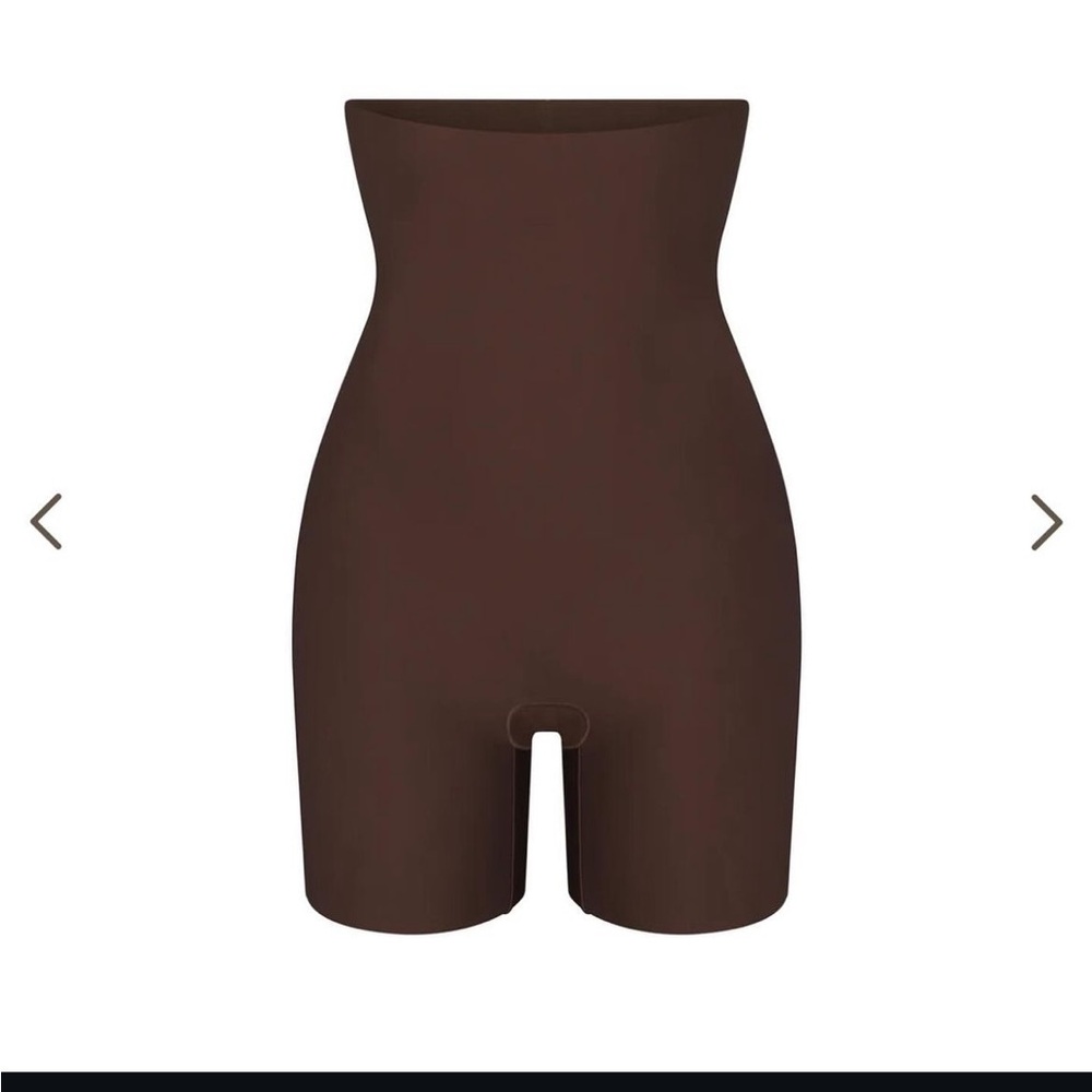 Skims high waisted mid thigh shapewear short